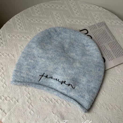 Letter knitted hat, curled edge, versatile atmosphere, autumn and winter are well matched with small niche stacking hats, similar