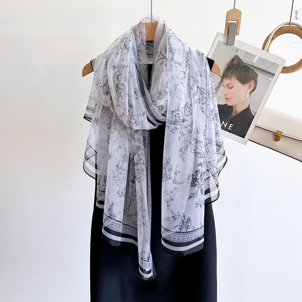 Summer Scarf Women Outdoor Sunscreen Shawl Soft Bandanna Foulard Female Floral Silk Shawl Lady High Quality Head Hijab Wrap