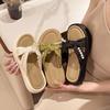 Крутые тапочки женские летние 2025 новые на толстой подошве повседневные сандалии с жемчугом модные универсальные в китайском стиле шлепанцы