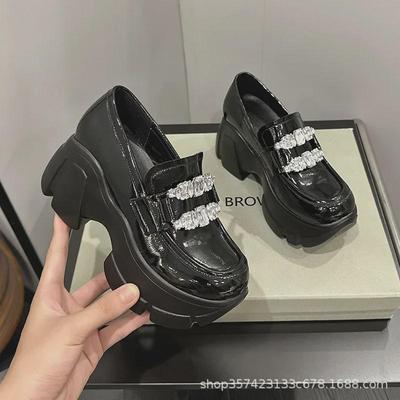 Женские весенние туфли-лоферы 2025 года на толстой подошве с внутренней высотой и небольшой платформой