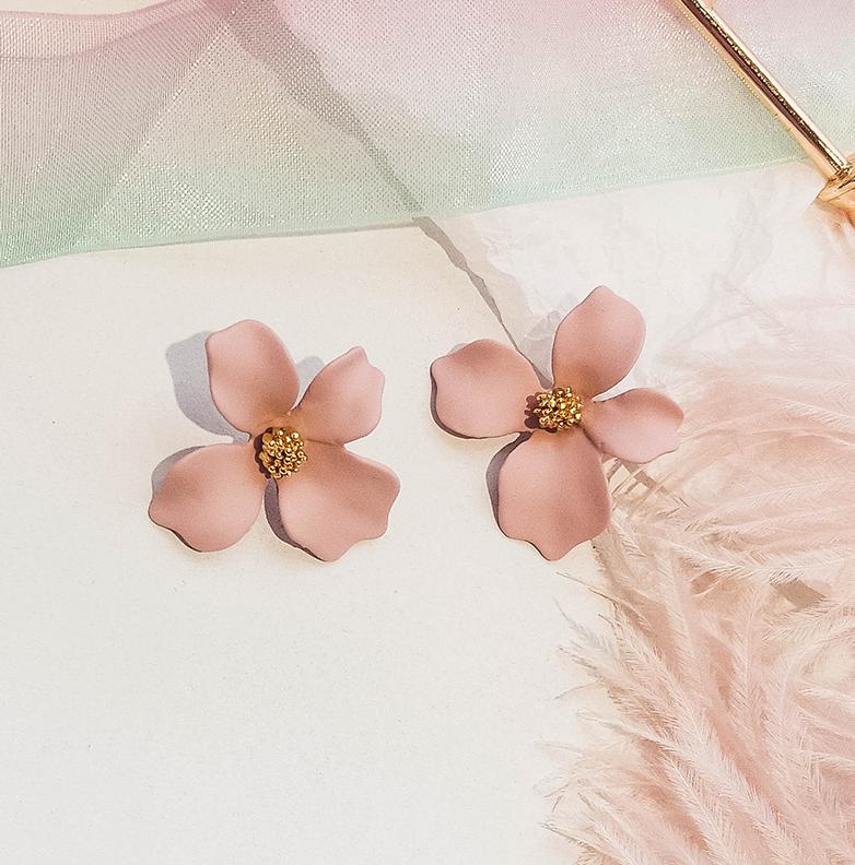 New Personality Temperament Sweet And Rotten Multicolor Three-dimensional Flower Earrings Fashion Wild Female Jewelry Gift