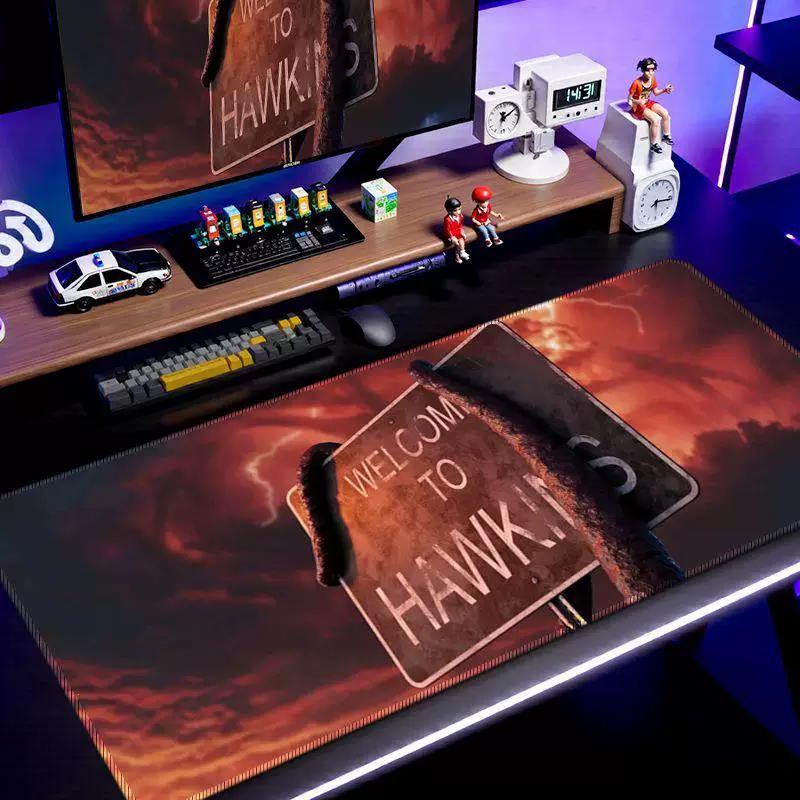 Новый высококачественный печатный кожаный коврик для мыши Stranger Things, увеличенный, с изображением из фильма, для студенческой комнаты, офисного стола, киберспорта, противоскользящий коврик для мыши и клавиатуры, настольный коврик