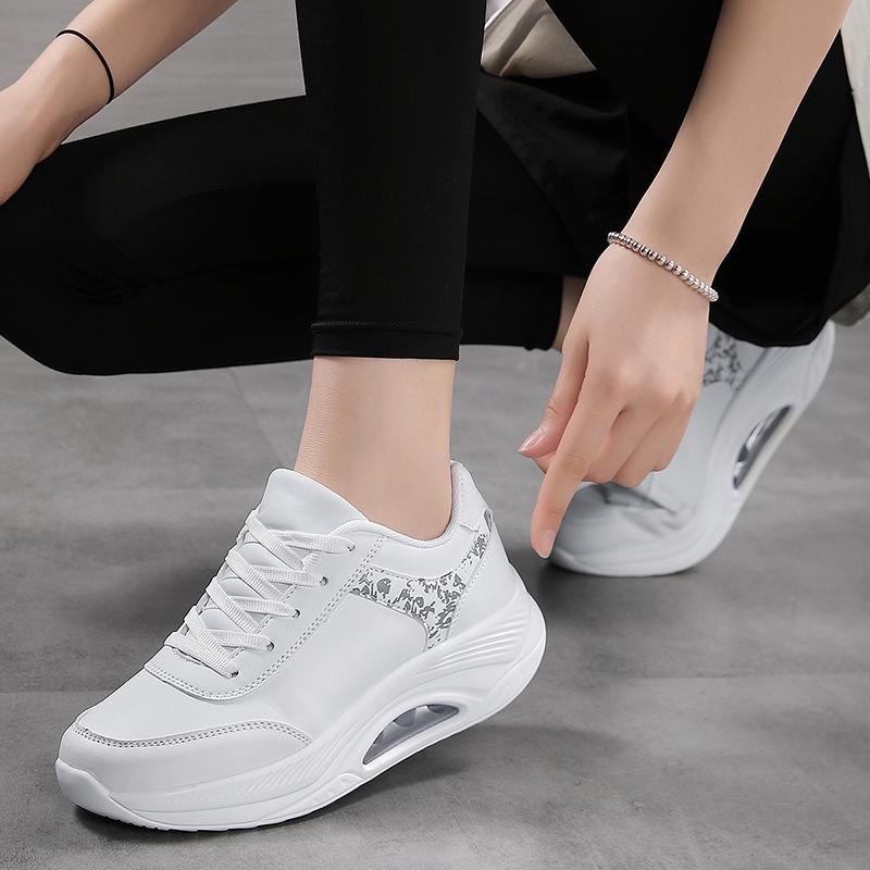 Новая женская обувь короткие белые туфли студенческие спортивные и повседневные туфли на мягкой подошве на толстой подошве увеличивающие рост туфли-качалки кожаная поверхность