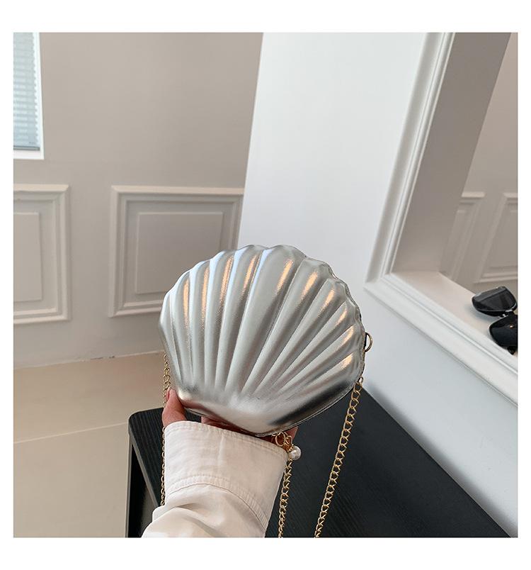 Простая сумка-ракушка 2025 новая женская мода инс текстура тренд цепочка кроссбоди маленькая сумка лакированная кожа фестоны