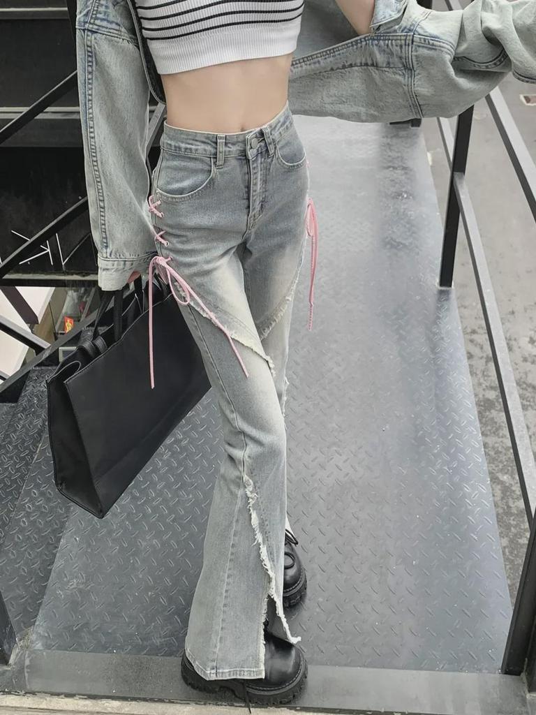 Женские джинсы клеш ретро с высокой талией и розовыми бретелями