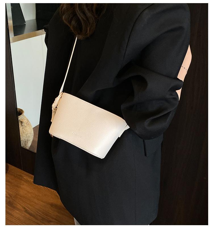 Популярная в этом году маленькая женская летняя универсальная сумка 2025 новая простая наплечная сумка-мессенджер повседневная сумка-ведро