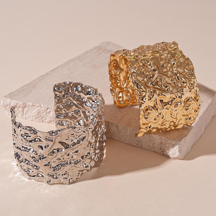 Geometric Metallic Irregular Wrinkled Open Bangle: High-End European and American Women's Jewelry