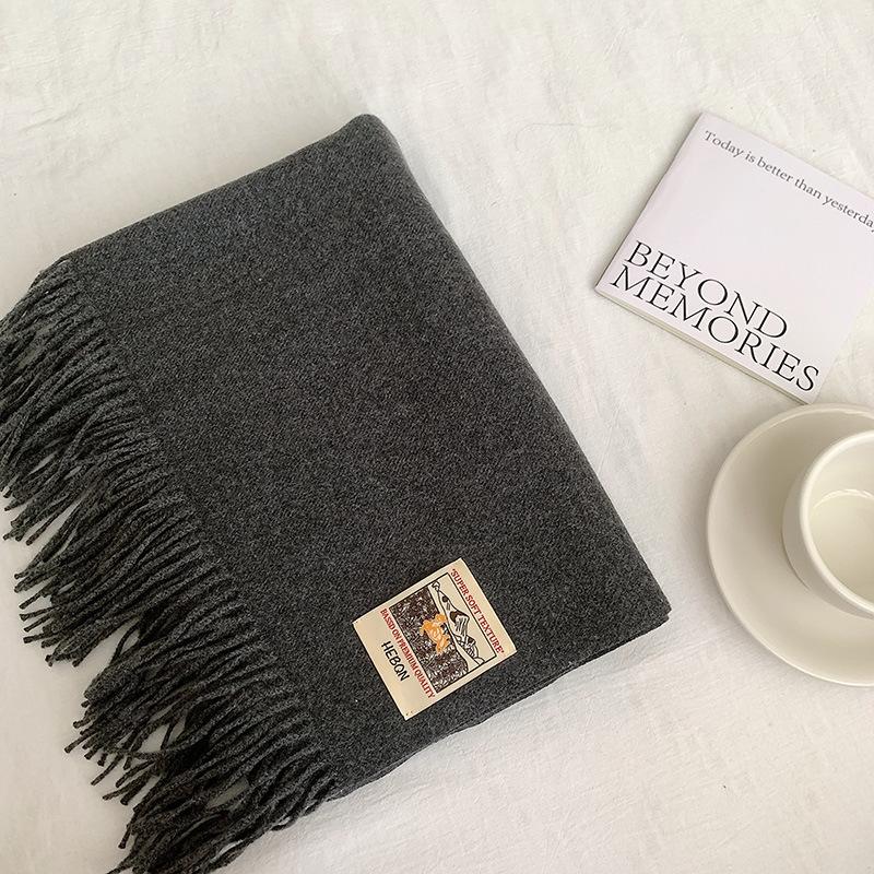 A Winter-specific, All-color, Multifunctional Scarf with A Soft Texture, Resembling The Feel of Cashmere, Providing Warmth and Protection.