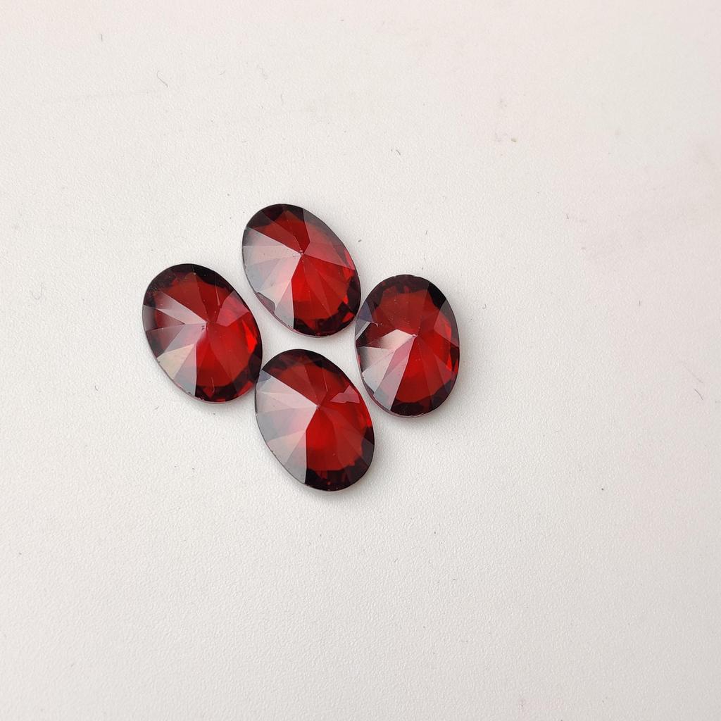 Партия россыпью цирконов, Натуральный циркон овальной огранки размером 14x10 мм, Целебная партия цирконов красного цвета.