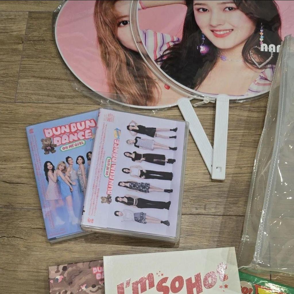 [USED] MOMOLAND Various Goods Set