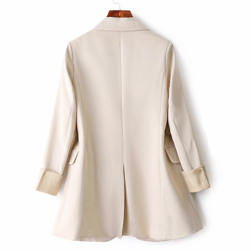 Модный и шикарный бежевый женский пиджак подойдет на любой случай