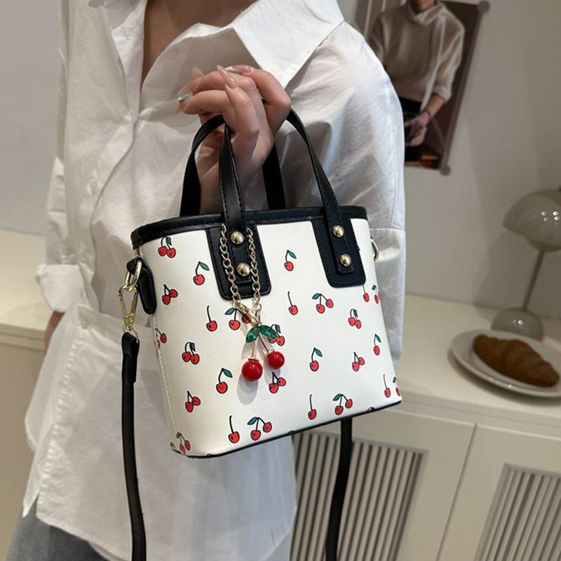 Женская полиуретановая сумка-тоут с вишней, большой вместимости, модная сумка для поездок на работу, с подвеской-вишенкой, стильная сумка через плечо, эстетичная сумочка AVE