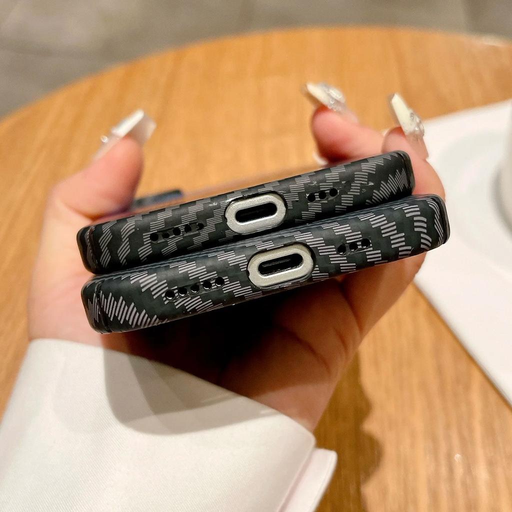 Бронированный чехол из ПК с рисунком под карбон для Magsafe, магнитный чехол для iPhone 17 Air 16 15 14 Plus 13 12 11 Pro Max, ударопрочная пластиковая крышка
