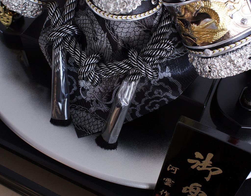 Майская кукла Шлем в футляре Украшение Шлем Уэсуги Кэнсина Ширина 48 x Глубина 32 x Высота Шестиугольный Лакированный черный Стеклянный футляр G2601BZ 47,5 см