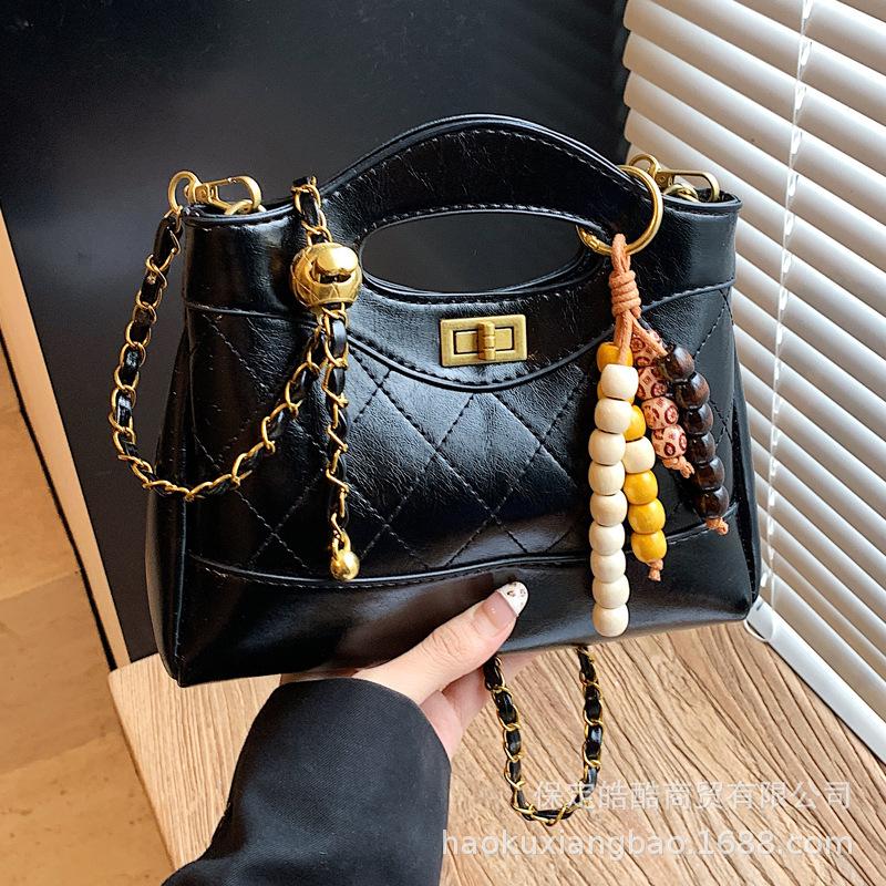 Маленькая сумка из ромбовидной вышивальной нити женская 2025 новая модная контрастного цвета универсальная сумка-мессенджер на цепочке супер огонь портативная маленькая сумка