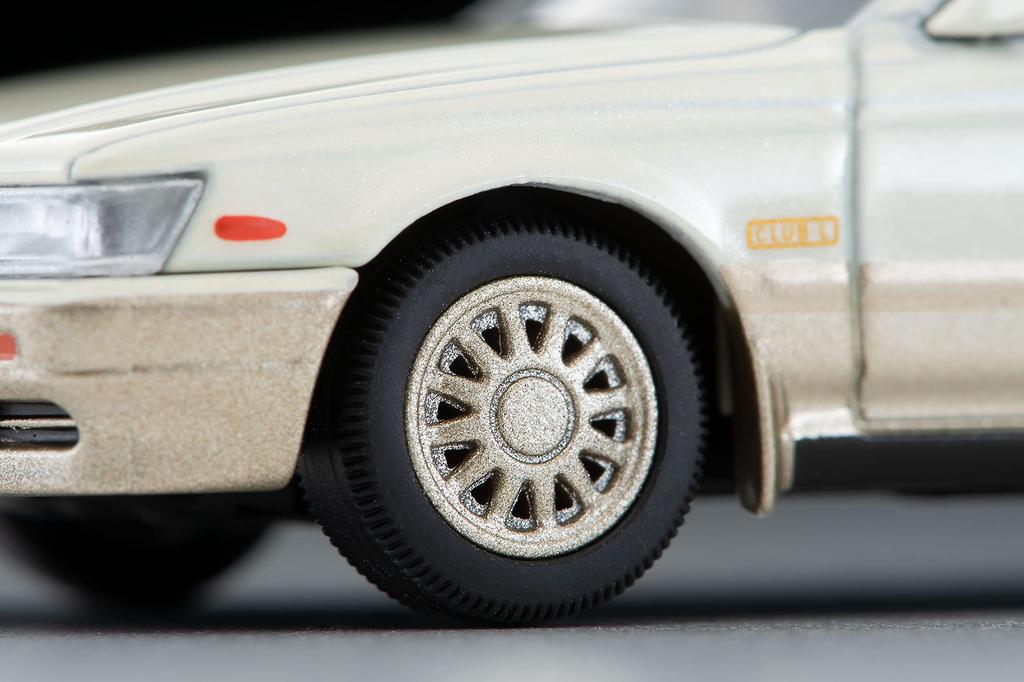 Tomica Limited Vintage Neo Nissan Laurel Twin Cam 24V Turbo Medalist Club L Finished Product 315117 1/64 LV-N238b White/Gold