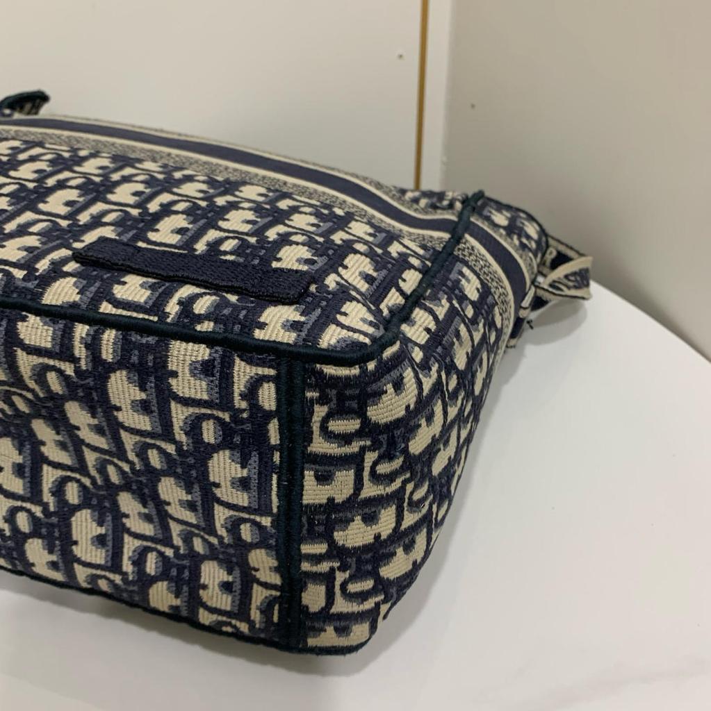 [Pre-Owned] Camp Classic Monogram Embroidered Vintage College Style Canvas Shoulder Bag - Excellent #10G55ZF