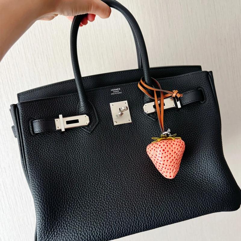 Высококлассный брелок-подвеска Loewe Small Pebble с сумкой на удачу