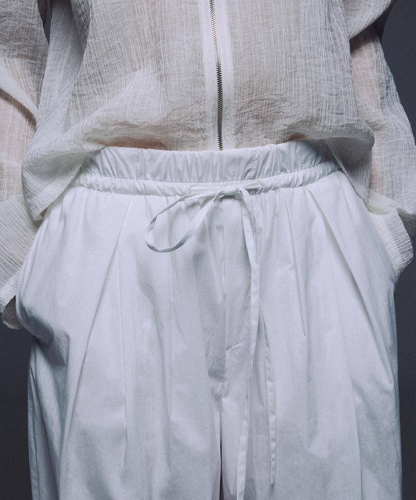 UMARMUNG Lightweight Cotton Oval Silhouette Pants_White
