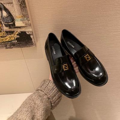 Виноградная мать того же стиля, золотая маленькая квадратная пряжка в британском стиле, универсальные лоферы на толстом каблуке с круглым носком, маленькие кожаные туфли женские зимние