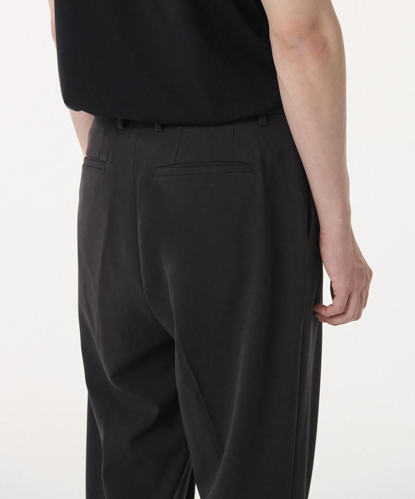 MUSINSA STANDARD Peg-Top Hidden Elastic Waist Slacks [Dark Gray]