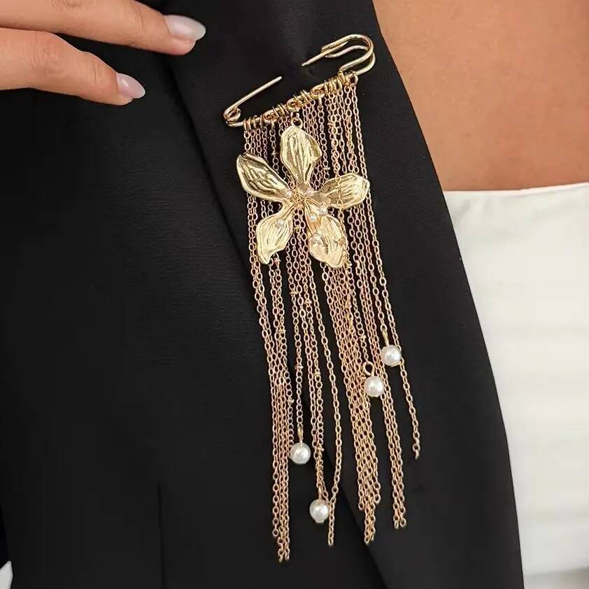 Salircon Elegant Gold Color Imitation Pearl Tassel Pendant Brooch for Women Retro Metal Flower Dress Suit Pins Clip Jewelry New