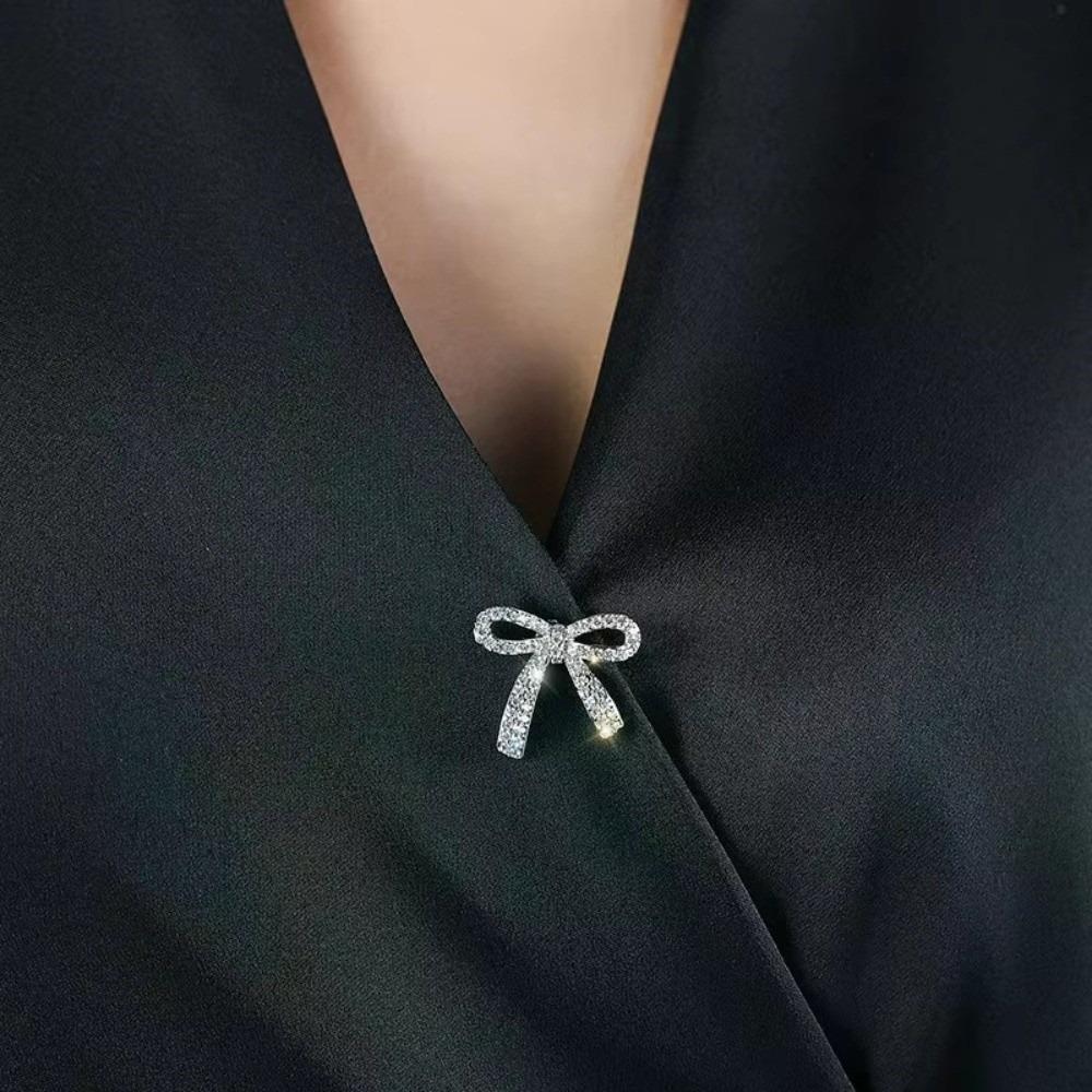 Sparkling Buckle Pin Rhinestone Brooches Fashion Cardigan Clip Waist Accessorizing