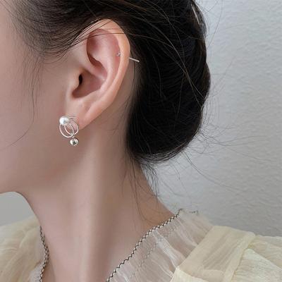 Вращающиеся круглые серьги-гвоздики с бусинами Niche Design Sense Personality Creative Spring Pearl Асимметричные серьги для женщин