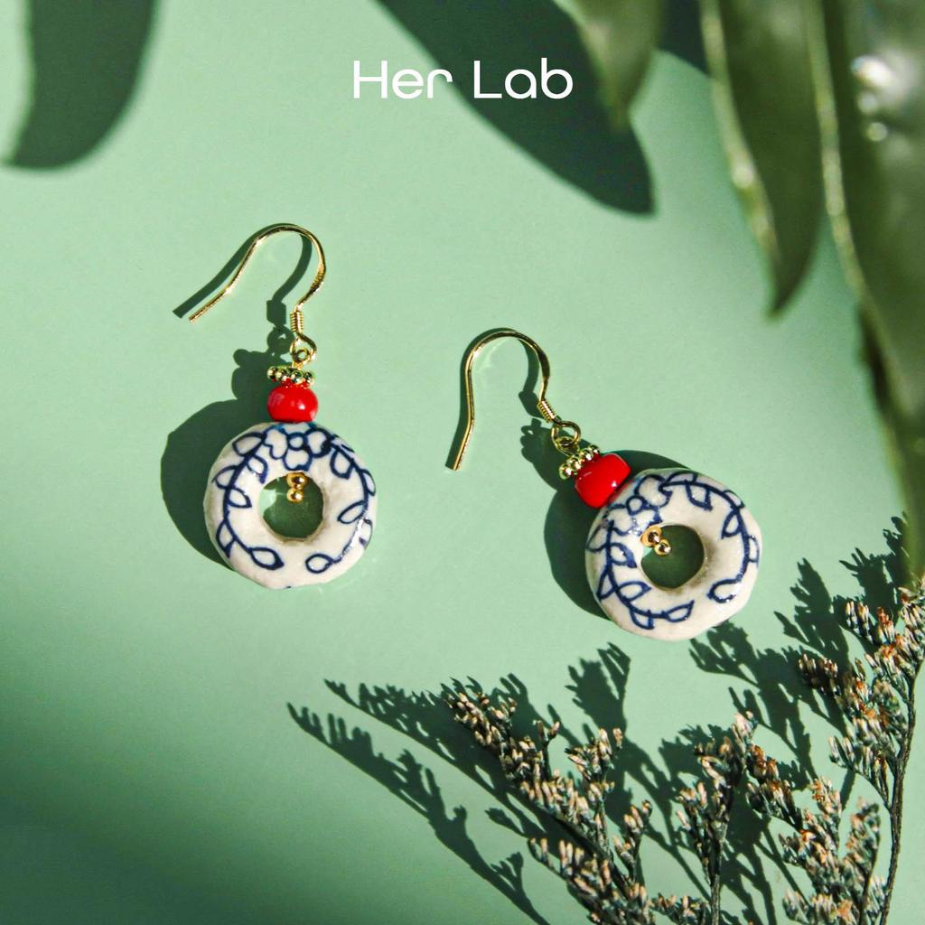 Her Lab Ювелирные изделия | Винтажные простые деревянные круглые полые серьги с геометрическим рисунком, белые массивные серьги-капли