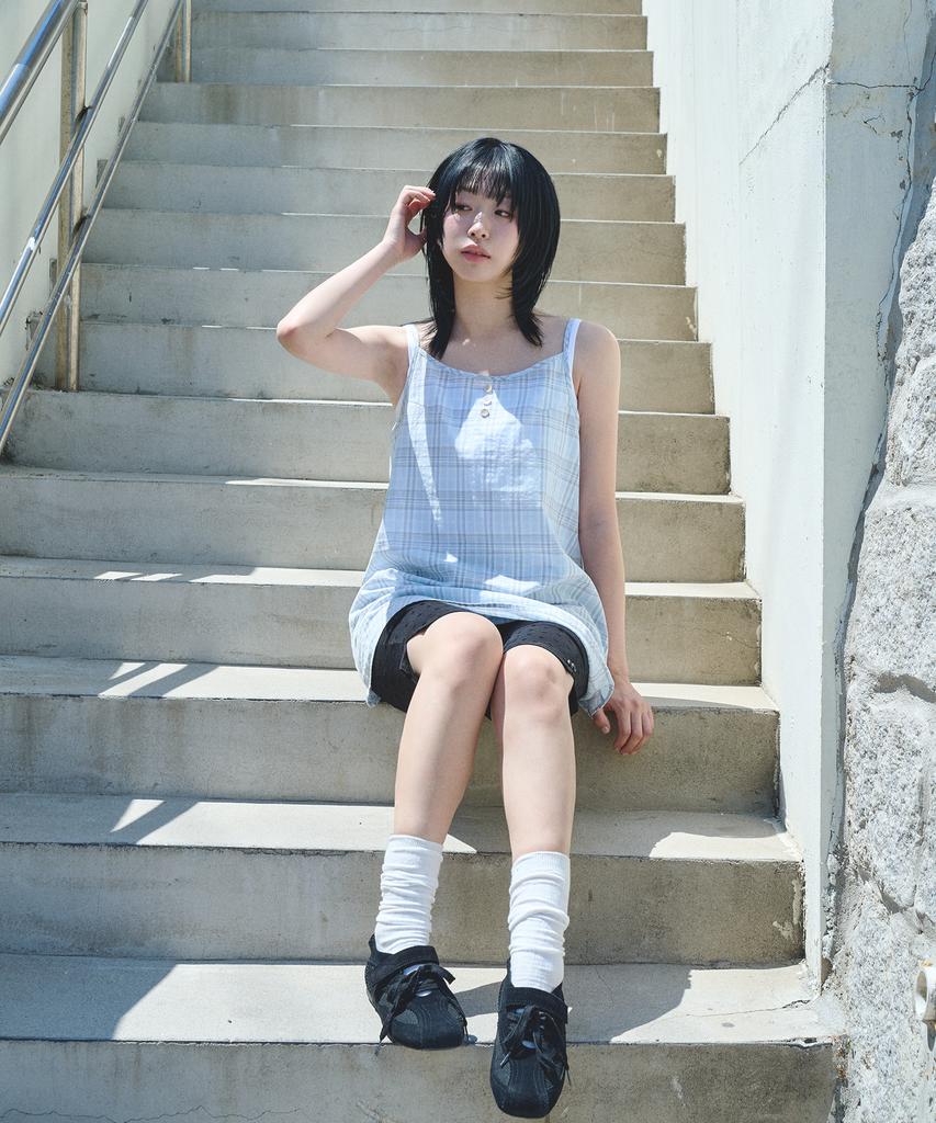 Mihebeu [Blue Closet X Mihebeu] Клетчатое многослойное платье без рукавов Небесно-голубое