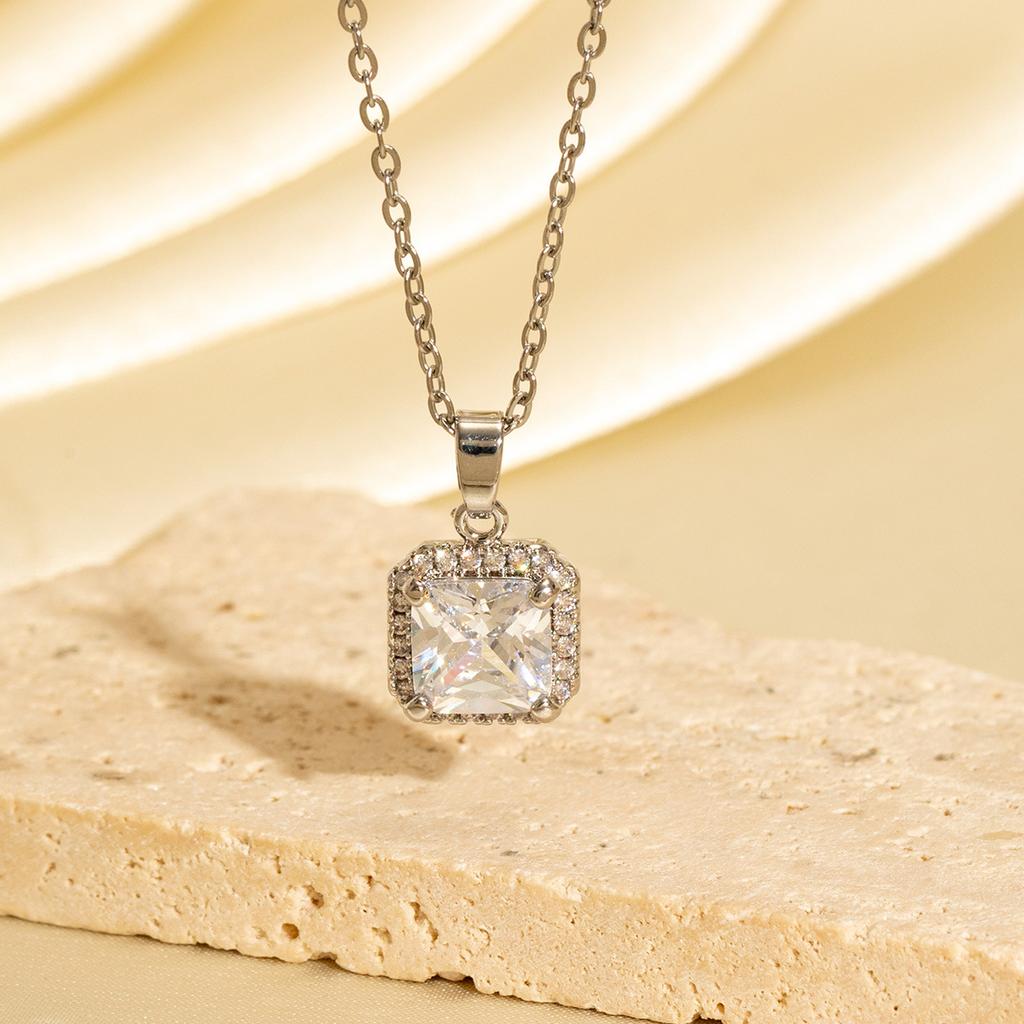 Fashion Square Sugar Zircon Emerald Pendant Necklace Women Minimalist Luxury Long Sweater Chain