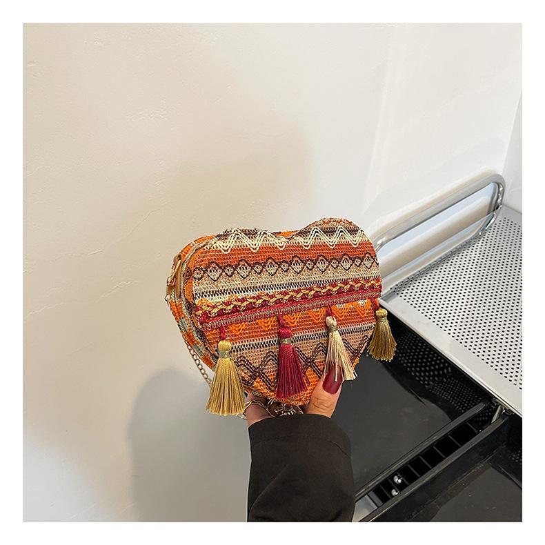 2025 новая сумка женская модная сумка-мессенджер в форме сердца с бахромой в этническом стиле на цепочке маленькая сумка-саквояж плетеная сумка