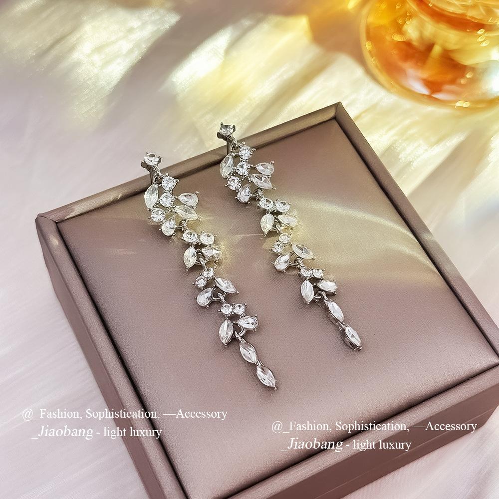 Серьги-пусеты из простого серебристого металла 'Серебряная игла'