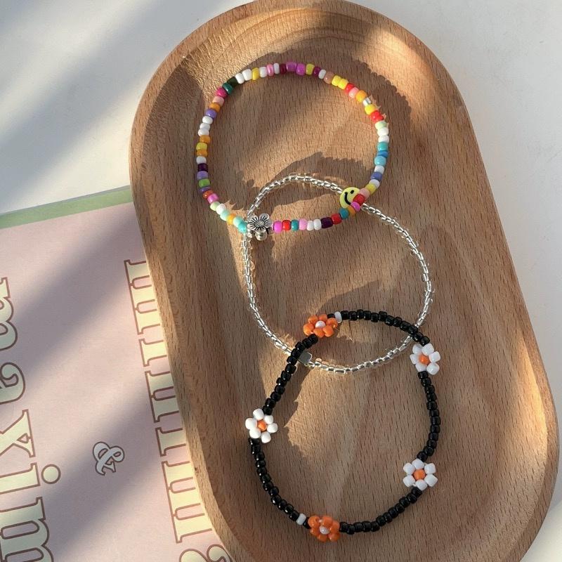 Браслет из бисера «Цветок-смайлик»