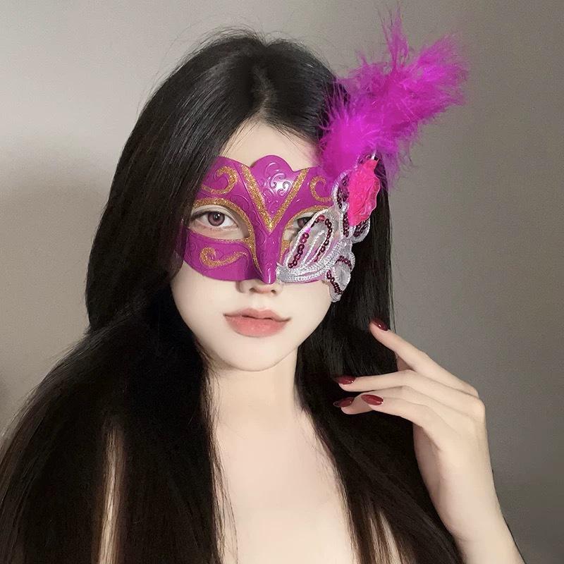 Сексуальная кружевная полумаска с перьями - аксессуар для макияжа на Хэллоуин и маскарада