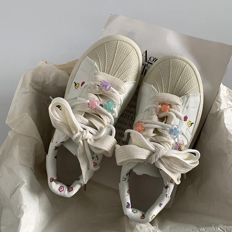 Весенние спортивные кроссовки для бега, белые массивные кроссовки, женская обувь, лоферы на платформе, трендовая весенняя повседневная вулканизированная обувь на плоской подошве со шнуровкой