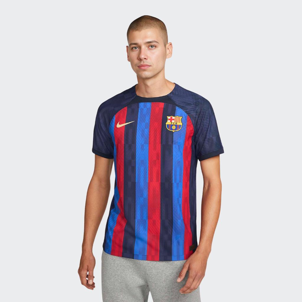 Nike Барселона 22/23 сезона, домашняя версия игрока, логотип, принт в полоску, лоскутное джерси с коротким рукавом, мужские футболки, темно-синие DJ7643-452