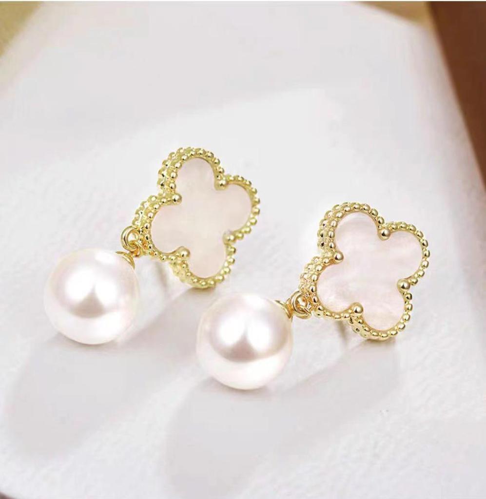 Серьги Lucky с четырехлистным клевером и жемчугом, женские нежные свежие новые серьги, сто и легкие роскошные маленькие ароматные серьги-ветры