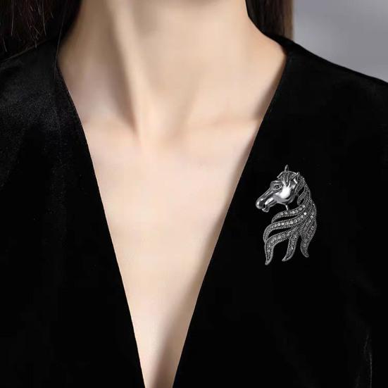 Ретро Значок на лацкан в виде лошади Винтажный стиль Сплав Голова Брошь Стразы Лошадь Брошь-булавка Аксессуар Мужской