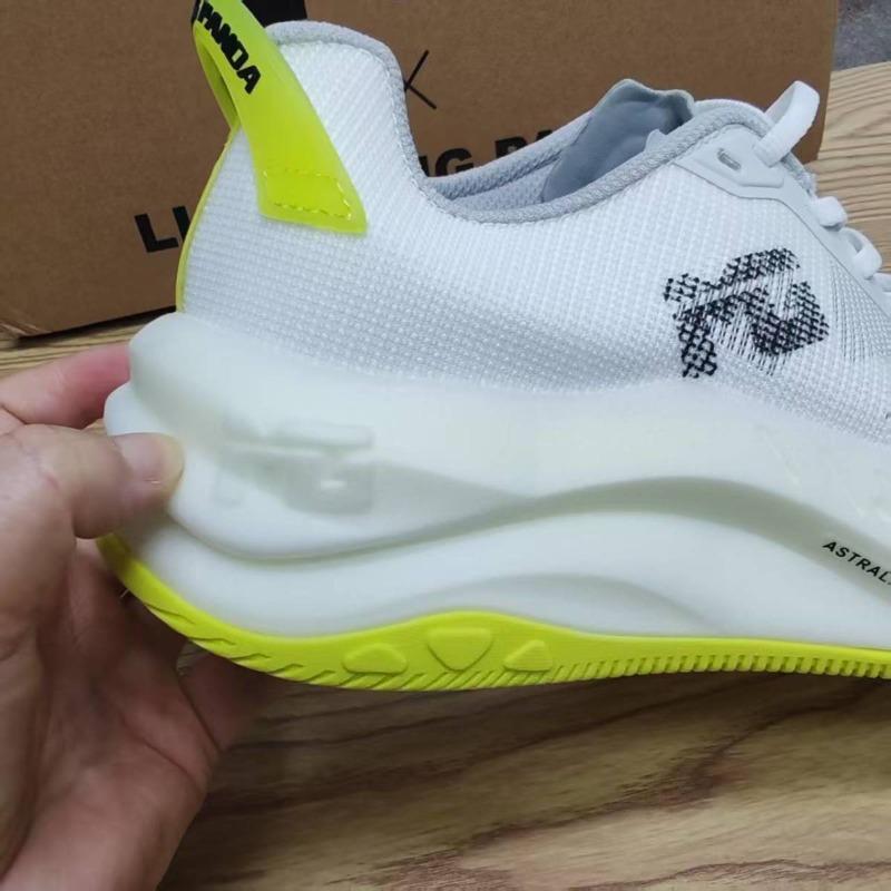 Classic Brand Comfortable Breath Walking Jogging Shoe Thick Soled Shock Absorbing Trail Running Shoe Wide Last Running Sneakers