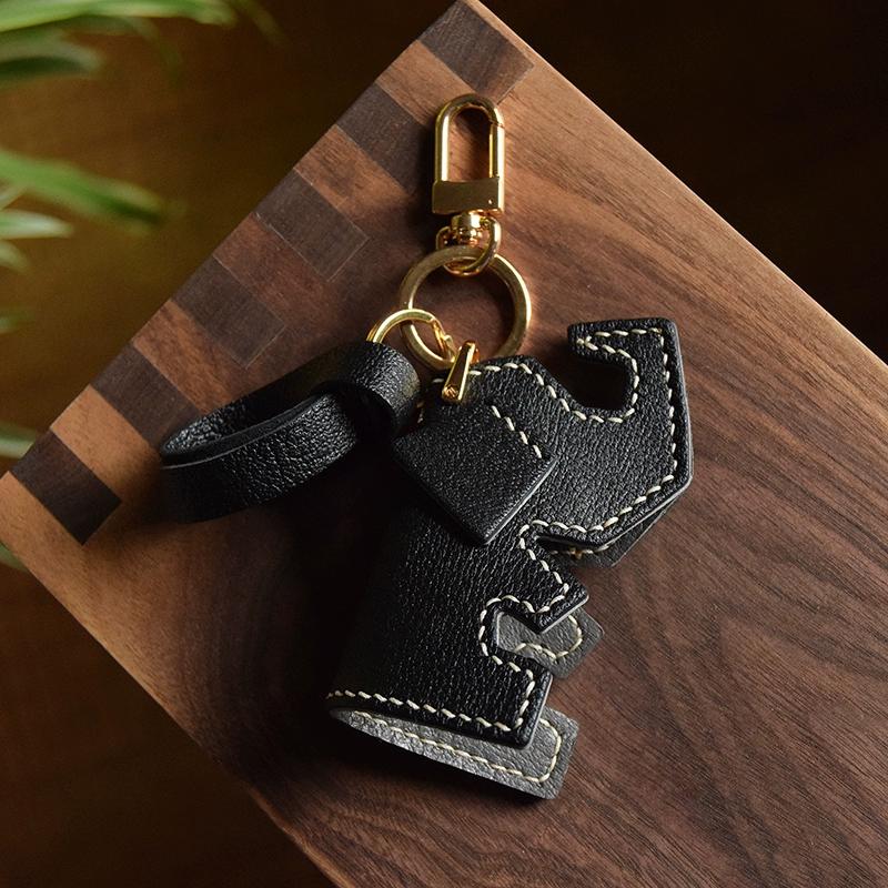 Маленький слоненок, приносящий удачу, сшитый вручную, подвеска для автомобильного ключа из натуральной кожи, креативный подарок, индивидуальный брелок для ключей для мужчин и женщин.