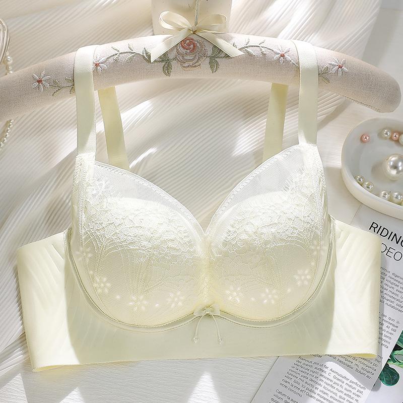 Large breasts are small, breathable and seamless, comfortable and skin-friendly, gathered, anti-sagging, non-steel ring breasted bra