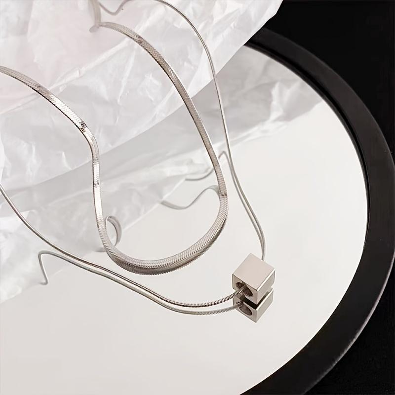 Minimalist double-layer titanium steel small square pendant necklace for men and women, cool and simple style, suitable for layering as a collarbone