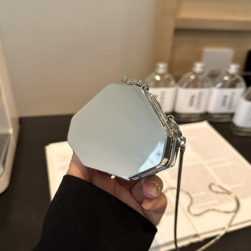 Мини любовь маленькая сумка женская 2025 новая европейская и американская мода глянцевая плечевая цепочка кроссбоди акриловый мундштук красный конверт