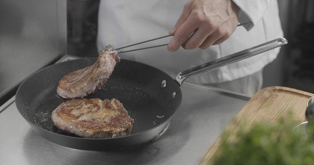 Серия Scanpan TechnIQ Современная сковорода 22 см, подходит для индукционных плит SCANPAN 22 см, можно использовать в духовке, не содержит ПФОК, безопасная сковорода STRATANIUM+ (22см)