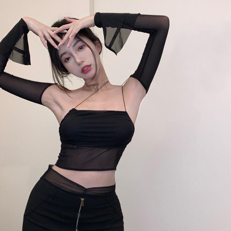 Женские топы с неравномерным укороченным пупком, приталенным кроем и открытой талией