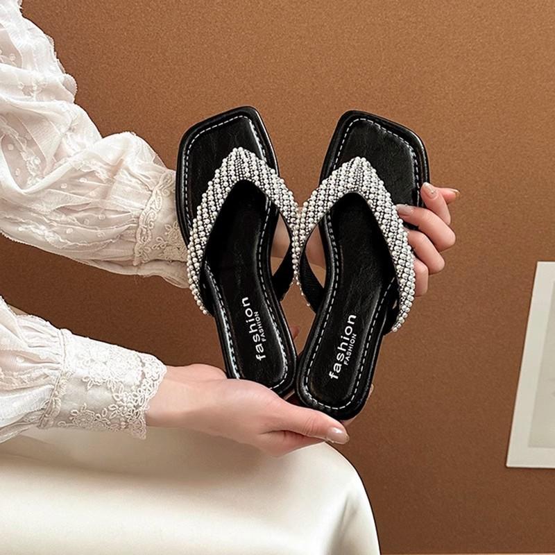 Летние французские новые шлепанцы со стразами 2025 года, полностью инкрустированные бриллиантами, для ношения на улице, с дизайном, подчеркивающим темперамент, с открытым носком, крутые шлепанцы