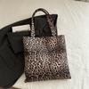 Повседневная простая и стильная дорожная переносная сумка через плечо женская ретро леопардовый принт большая емкость Tide