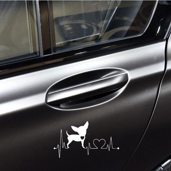 Симпатичная собака чихуахуа, автомобиль, кузов, окно, светоотражающие наклейки, украшение