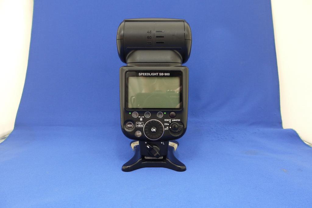 Nikon Speedlight SB-900 Flash Unit, Professional i-TTL Output, 17-200mm Auto Zoom, FX/DX Format Compatible, Made in Japan Precision, Brand New